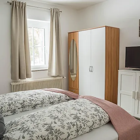 Waldruhe - Bett, Fruehstueck & Ein Laecheln 4*