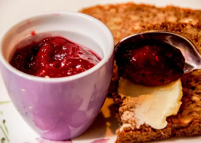 Frühstückspension Waldruhe - Bett, Frühstück&ein Lächeln