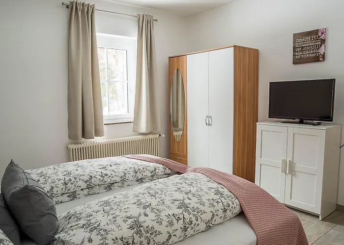 Waldruhe - Bett, Fruehstueck & Ein Laecheln 4*