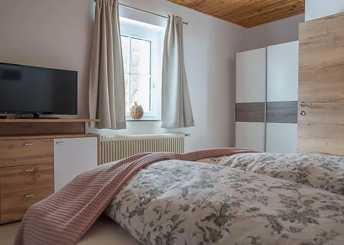 Frühstückspension Waldruhe - Bett, Frühstück&ein Lächeln